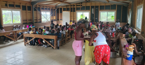 Vie à la Cantine Bois de Lance